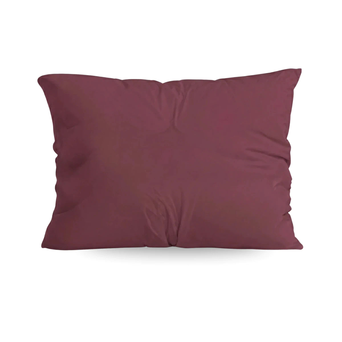 Die Zelesta Pure Uni Kissenbezüge Set von 2 in Bordeauxrot sind rechteckige, superweiche Kopfkissenbezüge aus Baumwolle mit den Maßen 60 × 70 cm, die mit einer leicht faltigen Oberfläche auf einem schlichten weißen Hintergrund abgebildet sind.