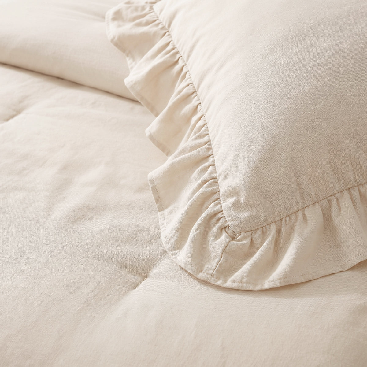 Zelesta Everyday Ruffles Bettdecke - Cremeweiß