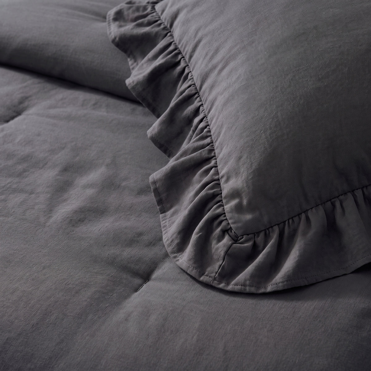 Zelesta Everyday Ruffles Bettdecke - Anthrazit