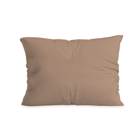 Das Zelesta Comfort Duo Kissenbezüge Set von 2 in terra, jeweils 80x80cm und aus Mikrofaser mit leicht gewellter Oberfläche, wird vor einem schlichten weißen Hintergrund präsentiert.