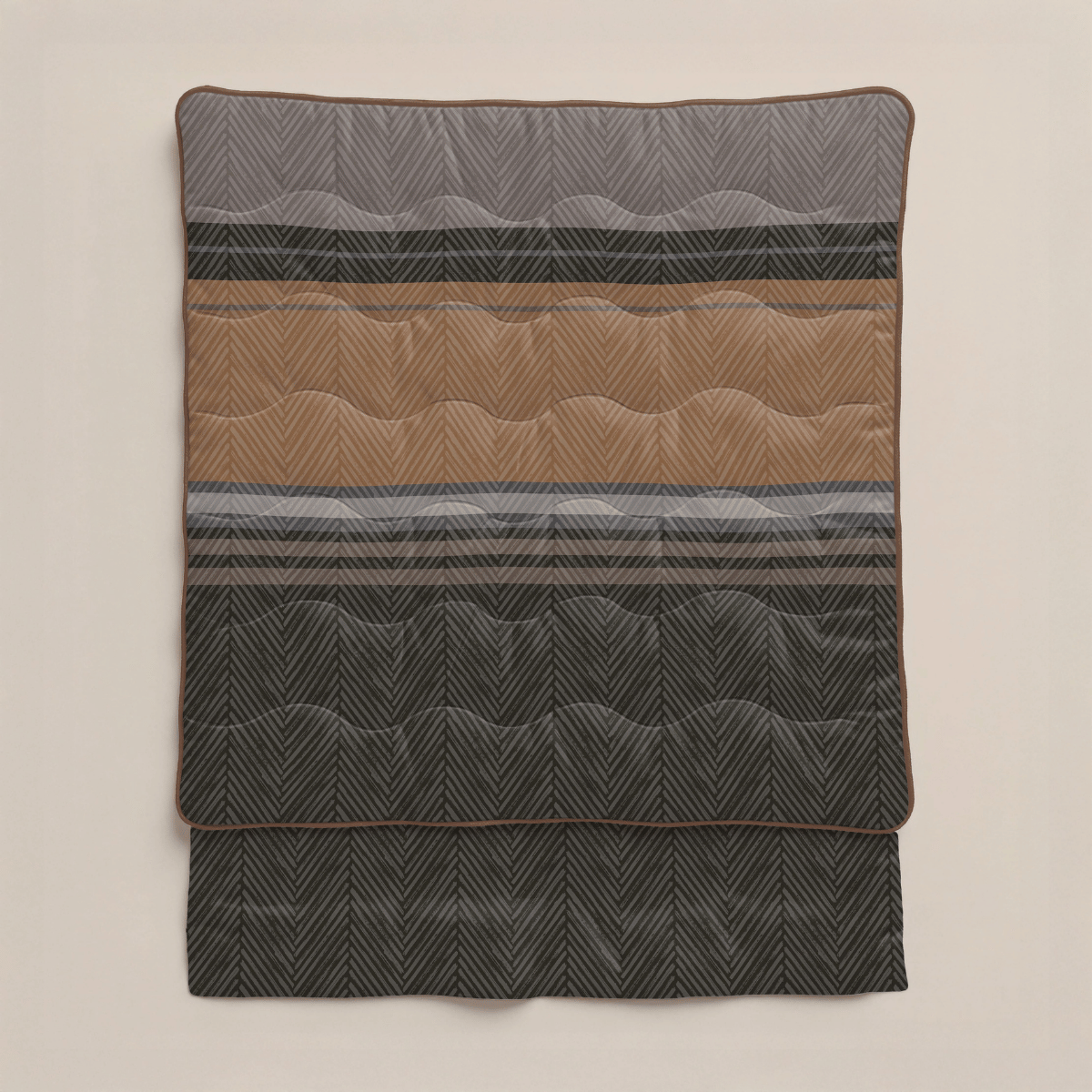 Die Zelesta Royalbed - Brown Stripes Mikrofaser Bettdecke ist gefaltet und zeigt horizontale schwarze, braune und graue Streifen mit einem dezenten Fischgrätmuster.