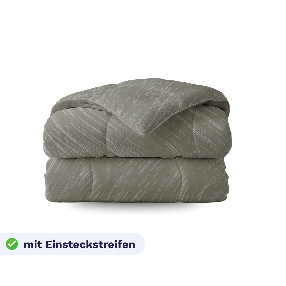 Eine gefaltete, gemusterte graue Royalbed Baumwolle - Mellow Stone Bettdecke ist auf einem weißen Hintergrund abgebildet. Ein Abzeichen mit einem Häkchen besagt "mit Einsteckstreifen". Die Bettdecke ist temperaturregulierend und allergikerfreundlich.
