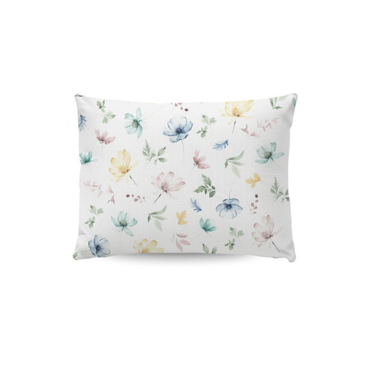 Zelesta Wonderbed Kissenbezüge Set von 2 - Spring Bloom: Rechteckige weiße Bezüge mit Pastellblumen und grünen Blättern, aus superweicher Mikrofaser in 80x80cm für zusätzlichen Komfort und Stil.
