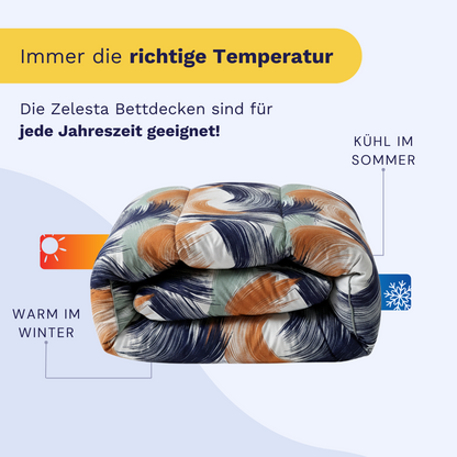 Abgebildet ist eine gefaltete Zelesta Wonderbed - Urban Brush Mikrofaser Bettdecke mit farbenfrohem Federmuster; Icons zeigen, dass sie im Winter warm und im Sommer kühl hält. Der deutsche Text hebt die ganzjährige Verwendung hervor - ideal als antiallergische Bettdecke.