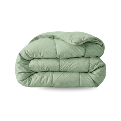 Ein Zelesta Wonderbed Baumwolle - Natural Green, hellgrün und gesteppt, ist ordentlich gefaltet auf einem schlichten weißen Hintergrund.