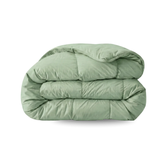Ein Zelesta Wonderbed Baumwolle - Natural Green, hellgrün und gesteppt, ist ordentlich gefaltet auf einem schlichten weißen Hintergrund.