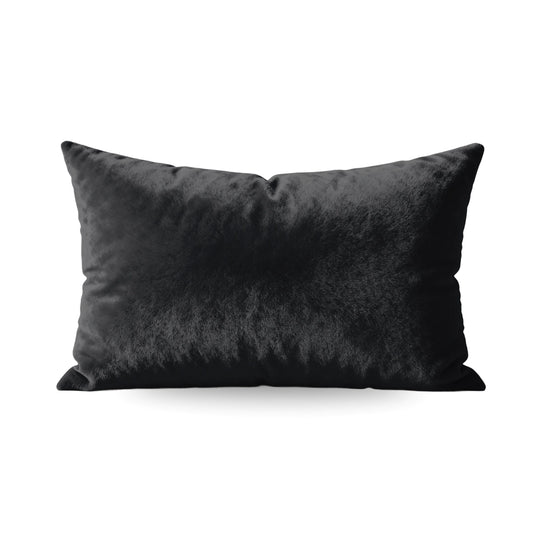 Das Zelesta Flanel Uni Kissenbezüge Set von 2 in Schwarz besteht aus weichem Mikrofasermaterial und passt zu Standardkissen der Größe 80x80cm. Es bietet einen eleganten, rechteckigen Look mit dezentem Glanz vor einem weißen Hintergrund.