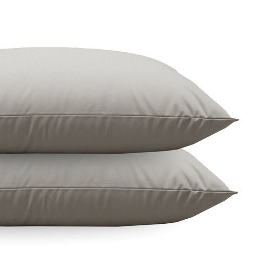 Zelesta Royalbed Diamant Kissenbezüge Set von 2 in Sand-Beige, aus superweicher Mikrofaser, liegen horizontal gestapelt vor weißem Hintergrund. Jeder Bezug misst 60x70 cm und bietet perfekten Komfort.